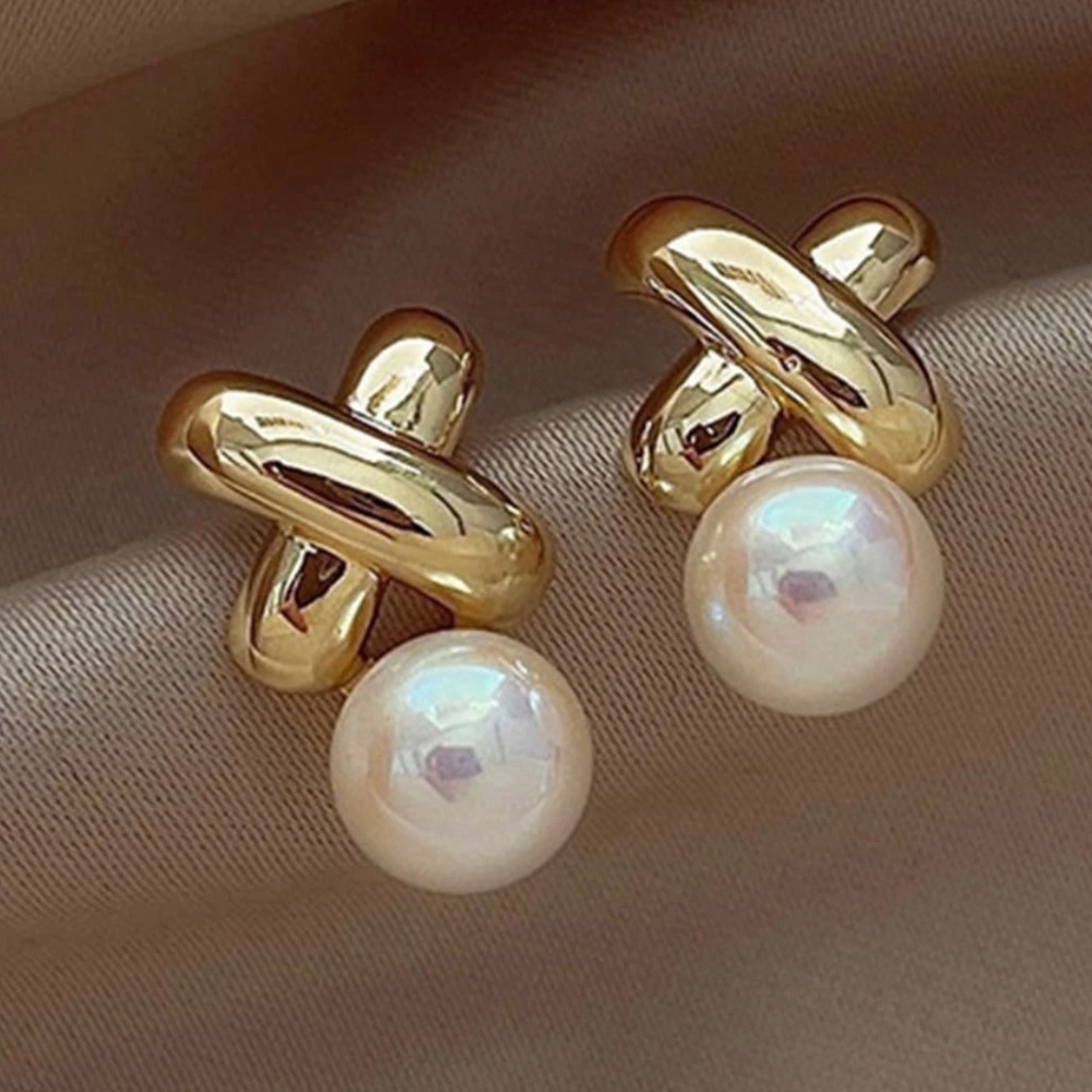Luxe Vintage Look Gold Tone Faux Pearl Earrings